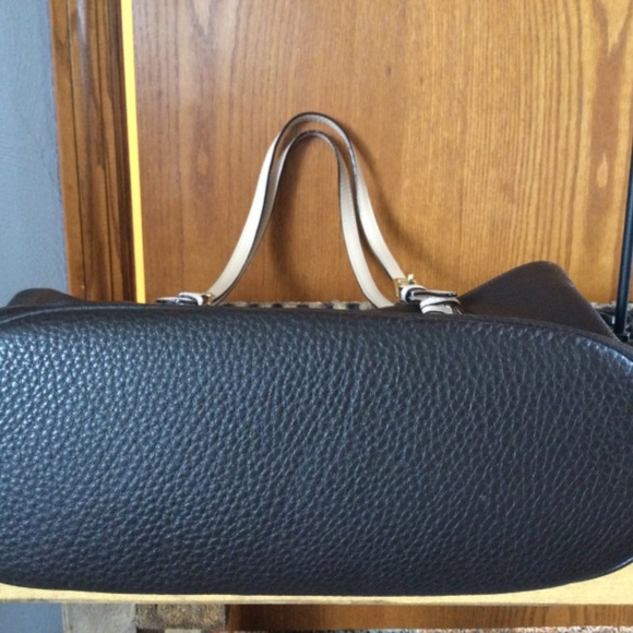 🔥Michael Kors Handbag🔥 - Picture 8 of 8